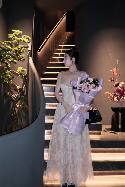 Ly Ly Trần - Mười dặm hoa đào nở, chỉ lấy một bông hoa để trong lòng