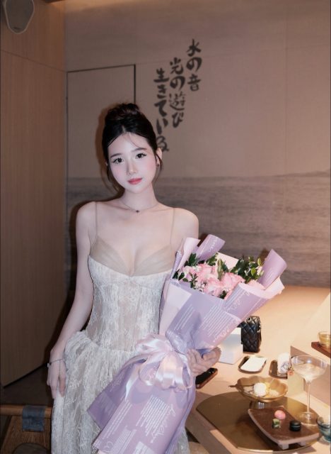 Ly Ly Trần - Mười dặm hoa đào nở, chỉ lấy một bông hoa để trong lòng