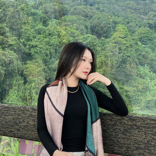 Lê Ngọc Thuỳ Trang - Con bé đó nó dễ thương ...