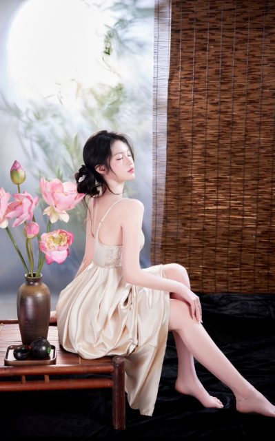 Trần Bích Triều Tiên - Mười dặm hoa nở chỉ lấy một bông để trong lòng