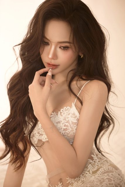 Phạm Quỳnh Trang - Mẹ bảo tránh xa những thứ làm con buồn. Nhưng mà, thứ làm con buồn…