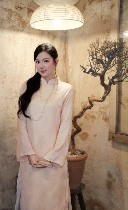 Minh Anh Bui - Gia nhập đường đua áo dài