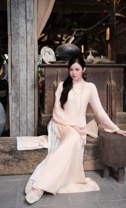 Minh Anh Bui - Gia nhập đường đua áo dài