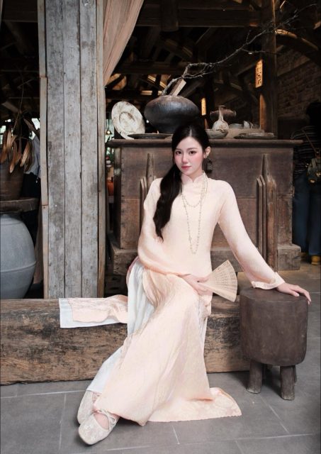 Minh Anh Bui - Gia nhập đường đua áo dài