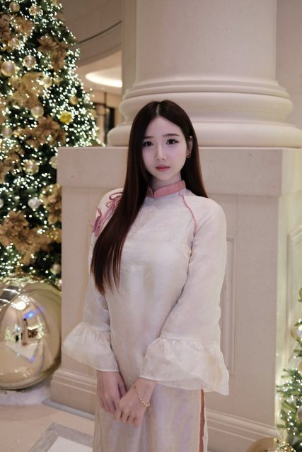 Ly Ly Trần - Cậu Ba thấy e zầy là có đẹp chưa