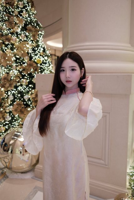Ly Ly Trần - Cậu Ba thấy e zầy là có đẹp chưa