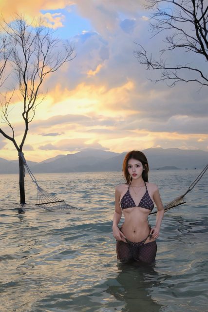 Nguyễn Thị Mỹ Ngọc - Sunset over the sea