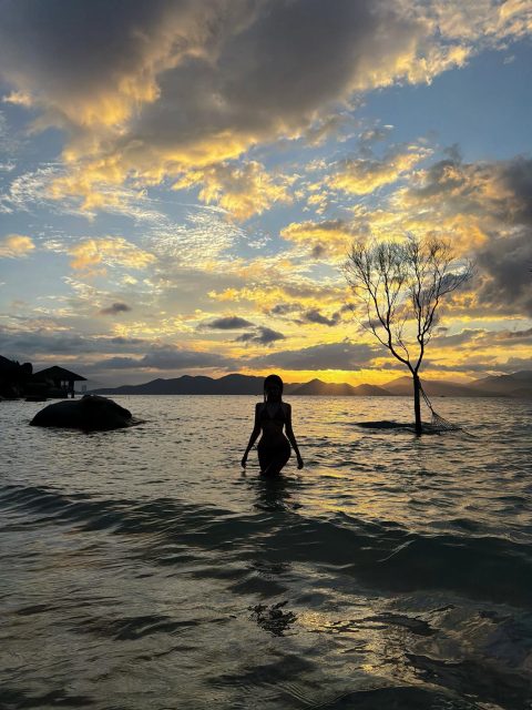 Nguyễn Thị Mỹ Ngọc - Sunset over the sea
