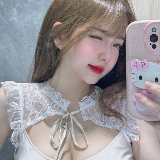 Thùy Trang - Cuộc đời này không nên crush quá nhiều người crush người trong ảnh…