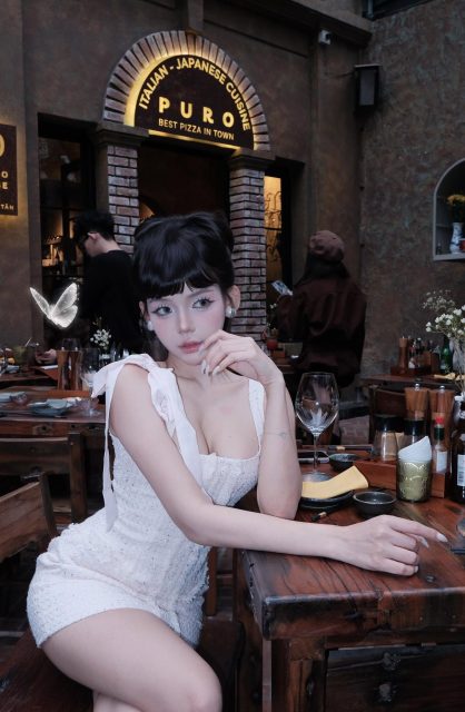 Phạm Quỳnh Trang - bạn gái mèo Tôm ฅ^•ﻌ•^ฅ Bạc Hà Amelie Makeup Hương Chanel