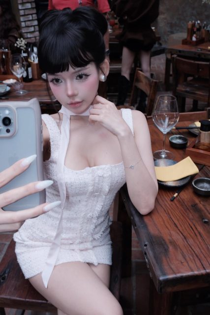 Phạm Quỳnh Trang - bạn gái mèo Tôm ฅ^•ﻌ•^ฅ Bạc Hà Amelie Makeup Hương Chanel