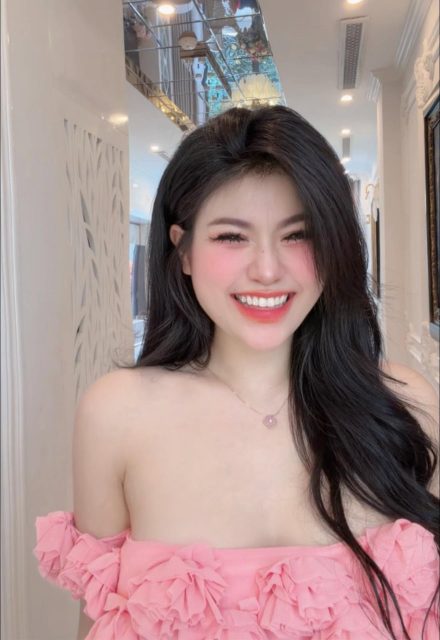 Bích Hoa Nguyễn - Mùng 1 vui vẻ thì cả tháng đẻ ra tiền .. Chúc mọi người luôn cười…