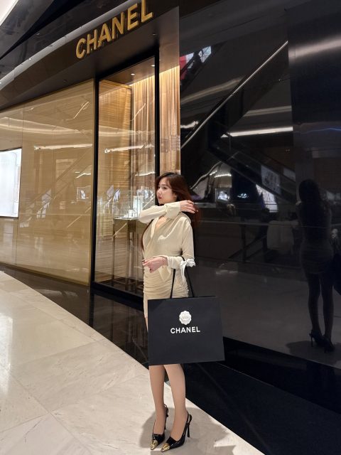 Ly Ly Trần - Bạn cứ sống sao cho thật thôi.. Người ko thật sẽ tự động rẽ lối