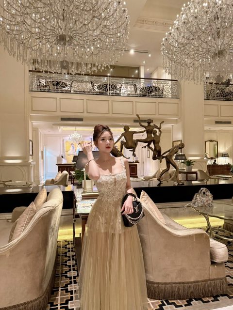 Ly Ly Trần - Thà một mình rực rỡ còn hơn bên ai đó mà mờ nhạt