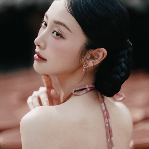 Vũ Phương Anh - Mong môi em nở nụ cười Mong em sống tốt cuộc đời của em Photographer…