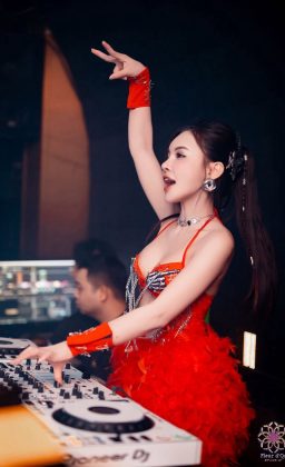 Nguyễn Linh Linh - Một đêm diễn cuối năm thật trọn vẹn tại Fleur d'Or - Space X Hải…