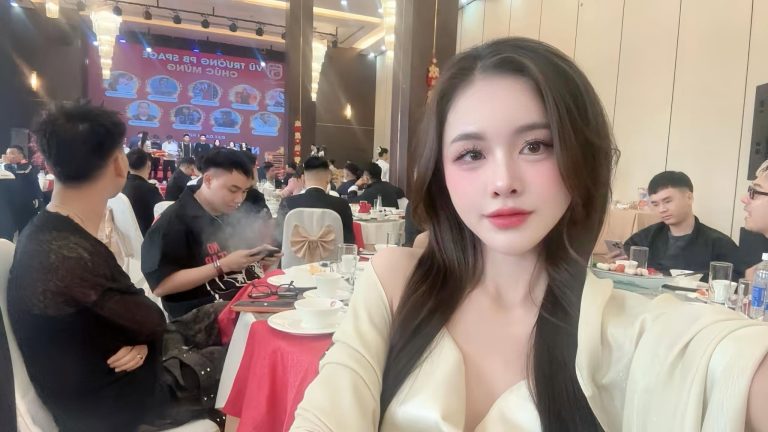 Nguyễn Linh Linh - Trông bọn em vậy chứ đầu óc hoàn toàn bình thường =)))) Chúc mừng tổ…