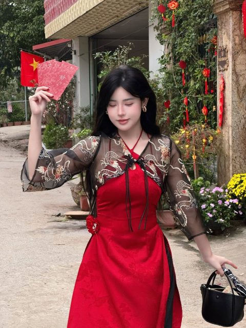 UNa To Uyen - Các cháu qua đây cô lì xì :))) Hữu duyên 1O bé :)))