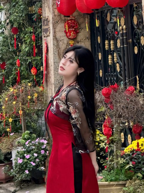 UNa To Uyen - Các cháu qua đây cô lì xì :))) Hữu duyên 1O bé :)))