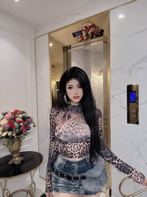 Bích Hoa Nguyễn - “𝐊𝐡𝐢 𝐥𝐚̀ 𝐞𝐦 𝐛𝐞́, 𝐥𝐮́𝐜 𝐥𝐚̀ 𝐞𝐦 𝐲𝐞̂𝐮 !!”.. #𝐄𝐦𝐛𝐞́