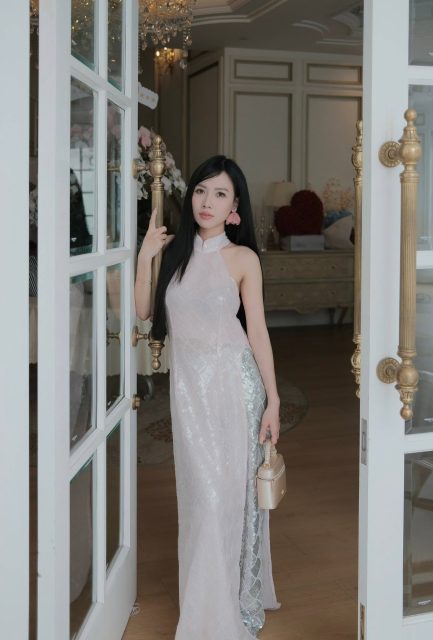Trịnh Lâm Oanh - Chọn dùm mình 1 tấm đẹp để đăng fb đi ạ
