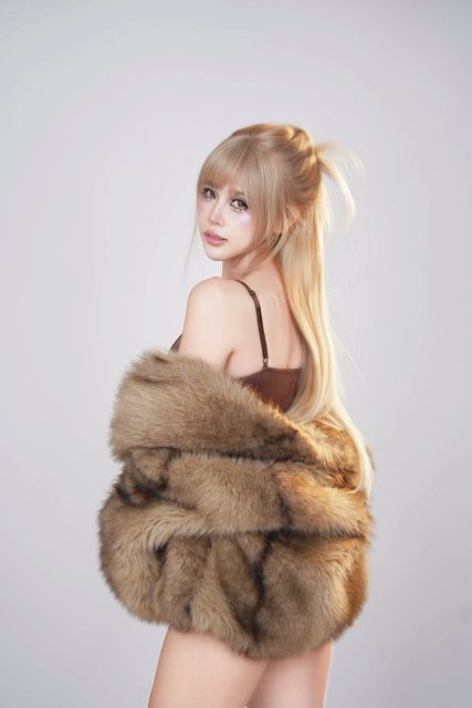 UNa To Uyen - "Mặt trời cô đơn, vẫn toả sáng em cũng vậy , một mình vẫn ổn" Make…