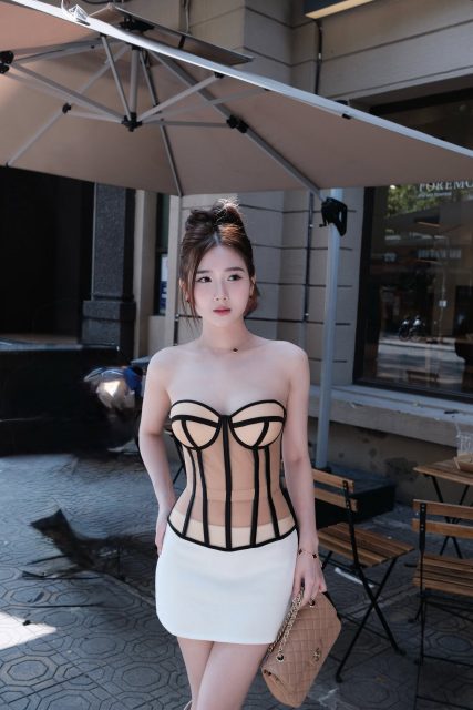 Ly Ly Trần - Có người thích e vì e mang đến sự vui vẻ Nhưng lại có người thích e…