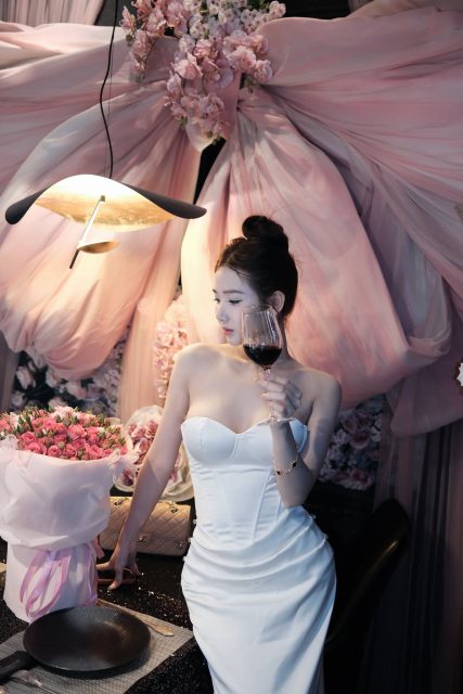 Ly Ly Trần - Khi thế giới bắt đầu lạnh giá Điều ấm áp sẽ là chính em
