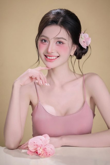 Nịnh Thảo - Tất cả ánh sáng cuộc đời em, đều là do em đóng tiền điện mà có…