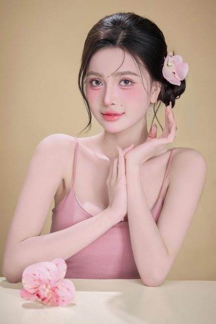 Nịnh Thảo - Tất cả ánh sáng cuộc đời em, đều là do em đóng tiền điện mà có…