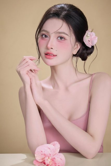Nịnh Thảo - Tất cả ánh sáng cuộc đời em, đều là do em đóng tiền điện mà có…