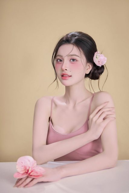 Nịnh Thảo - Tất cả ánh sáng cuộc đời em, đều là do em đóng tiền điện mà có…