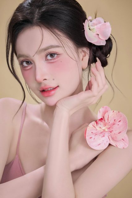 Nịnh Thảo - Tất cả ánh sáng cuộc đời em, đều là do em đóng tiền điện mà có…