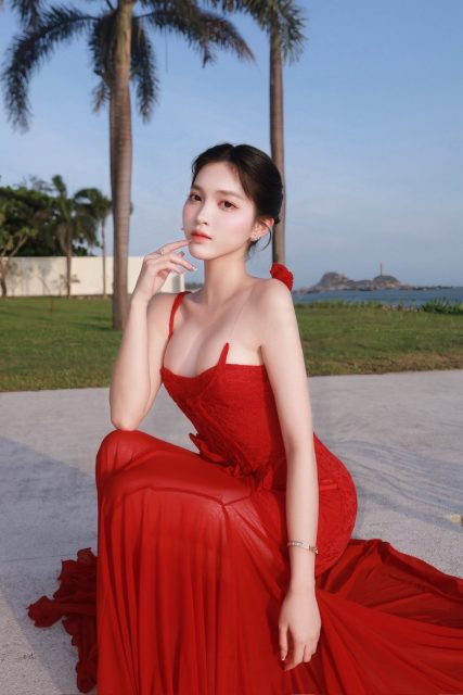 Trần Bích Triều Tiên - Say yes với đầm dài :)))
