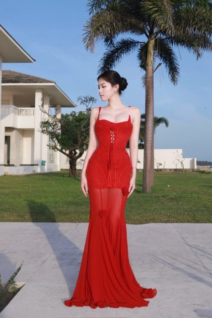 Trần Bích Triều Tiên - Say yes với đầm dài :)))