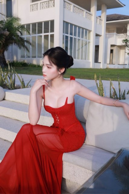Trần Bích Triều Tiên - Say yes với đầm dài :)))