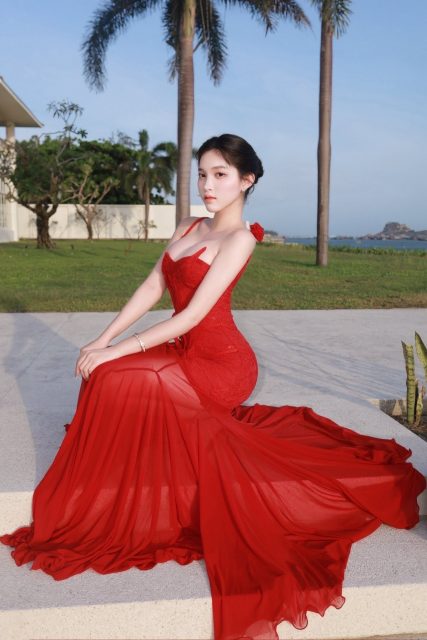 Trần Bích Triều Tiên - Say yes với đầm dài :)))