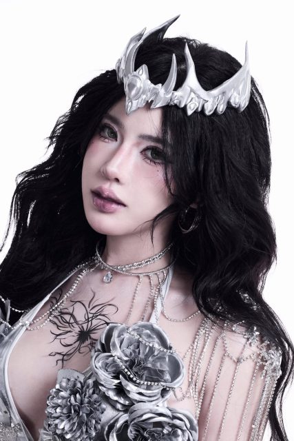UNa To Uyen - Nói gì về những bức ảnh này? May đồ + gắn hoa + mẫu: tuiii Photo…