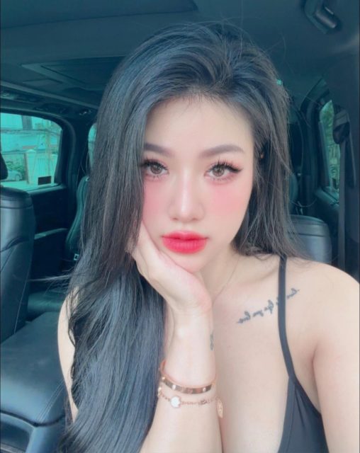 Bích Hoa Nguyễn - Cuộc sống như một chiếc gương: bạn mỉm cười với nó, nó cũng mỉm cười…