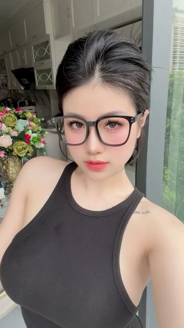 Bích Hoa Nguyễn - Giao diện gọi dạ bảo thì hay cãi đây mà ..