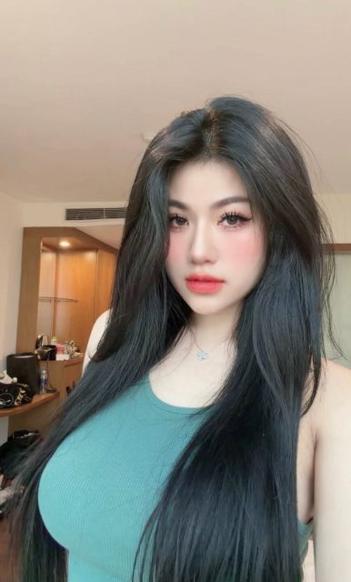 Bích Hoa Nguyễn - Nhìn e thế , chứ bế là cũng hơi căng ..
