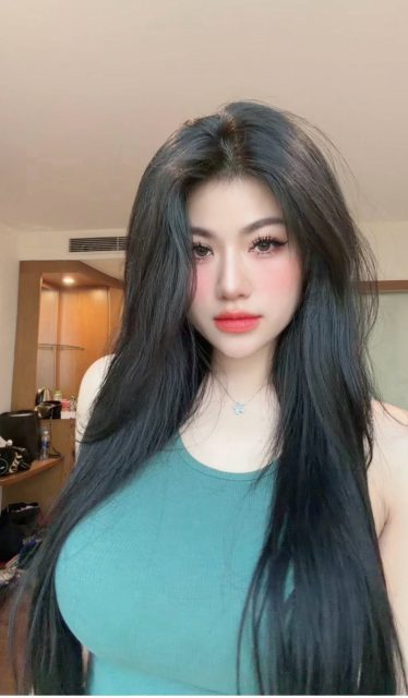 Bích Hoa Nguyễn - Nhìn e thế , chứ bế là cũng hơi căng ..