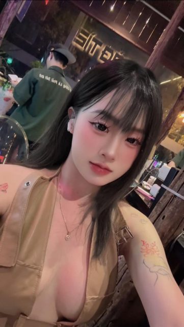 Mẫn Mẫn - Đời vẫn đáng yêu, chỉ là mình đang đi qua một đoạn đường hơi nhiều…