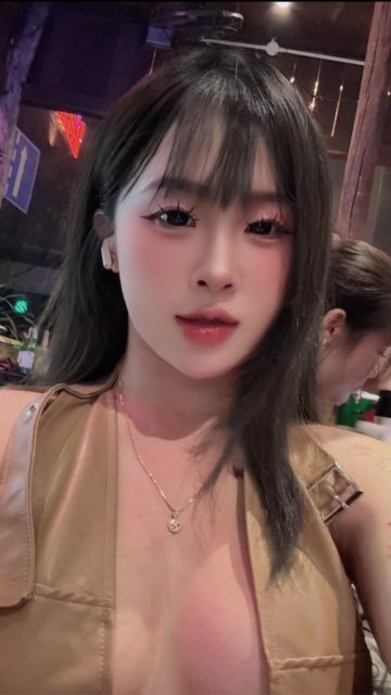 Mẫn Mẫn - Đời vẫn đáng yêu, chỉ là mình đang đi qua một đoạn đường hơi nhiều…