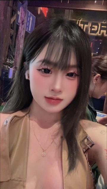 Mẫn Mẫn - Đời vẫn đáng yêu, chỉ là mình đang đi qua một đoạn đường hơi nhiều…