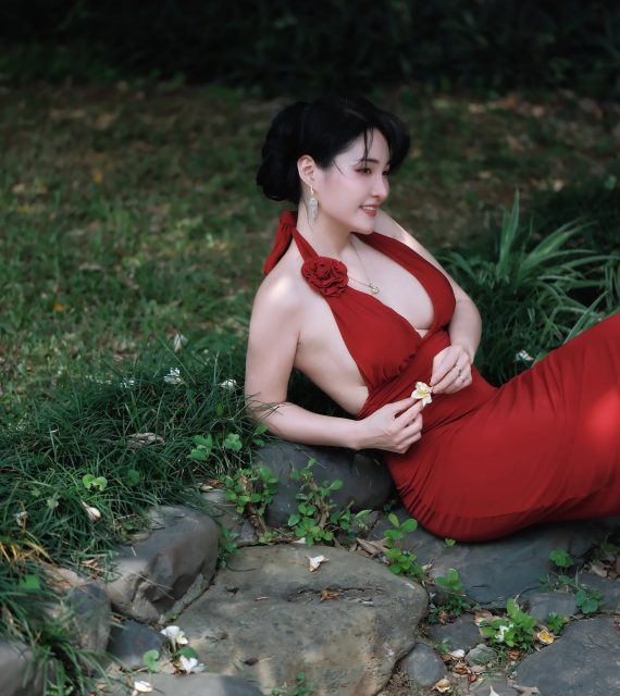 Chang Duong Duong - Nắng chiếu lung linh trên da mình Dù có né mình vẫn sẽ bị đen