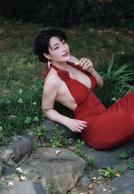 Chang Duong Duong - Nắng chiếu lung linh trên da mình Dù có né mình vẫn sẽ bị đen
