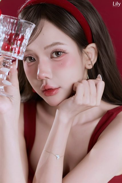Phạm Quỳnh Trang - đẹp hơn đồng hành là đồng tiền đẹp hơn đồng tiền là đống tiền =)))…