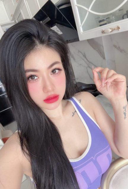 Bích Hoa Nguyễn - Nạp nhẹ chiếc bụng rồi đi nâng tạ thui Sáng ra chưa giàu nhưng được…