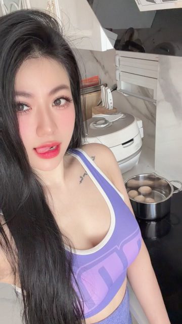 Bích Hoa Nguyễn - Nạp nhẹ chiếc bụng rồi đi nâng tạ thui Sáng ra chưa giàu nhưng được…